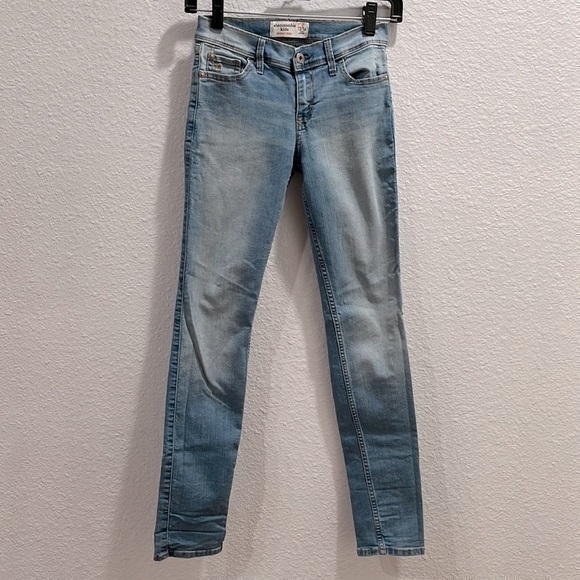 ABERCROMBIE KIDS :: 2 PAIRS OF JEANS - Picture 1 of 16